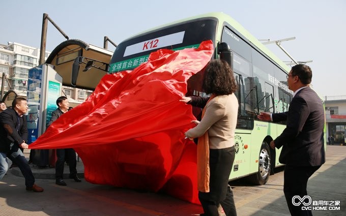 新型動力電池青年純電動公交試運行獲贊 商用車網報道